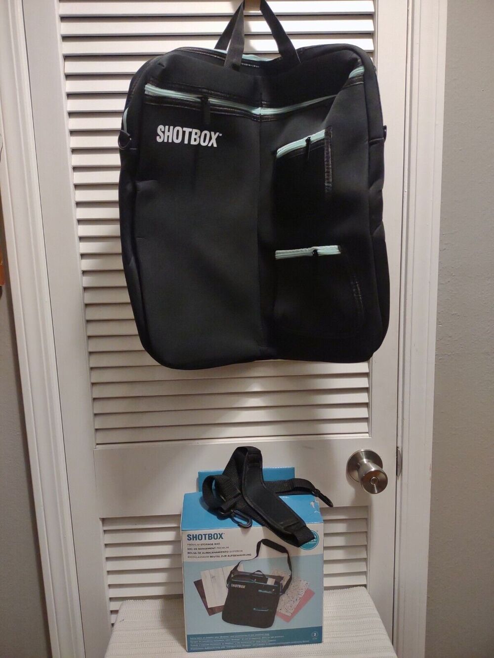 New open box We R Memory Keepers ShotBox Premium Storage Bag 6 pockets strap